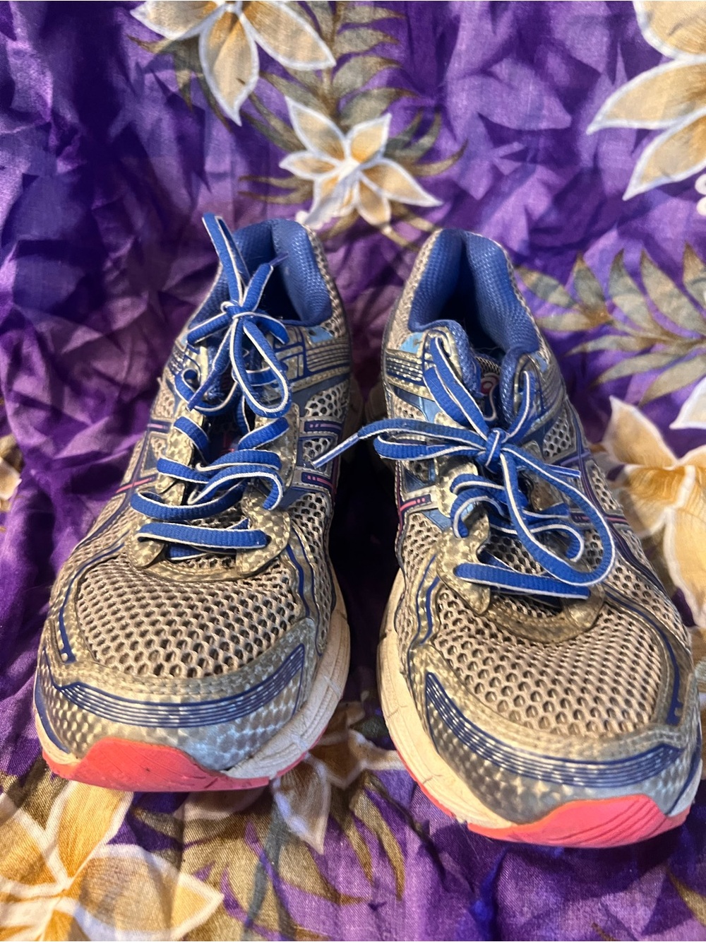 Asics GT-1000 Blue and Gray/silver Women's Running Sneakers with Pink Accents sz